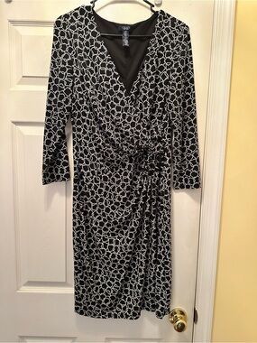 Chaps Black & White Geometric Faux-Wrap Long Sleeve Dress